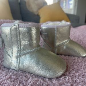 ✨ NEW ✨ UGG Boots Metallic. Baby/Toddler Size 2/3